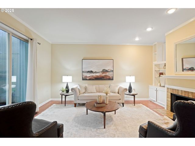 6679 HUNTINGTON Cir Se, Salem, OR 97306