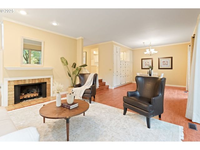 6679 HUNTINGTON Cir Se, Salem, OR 97306