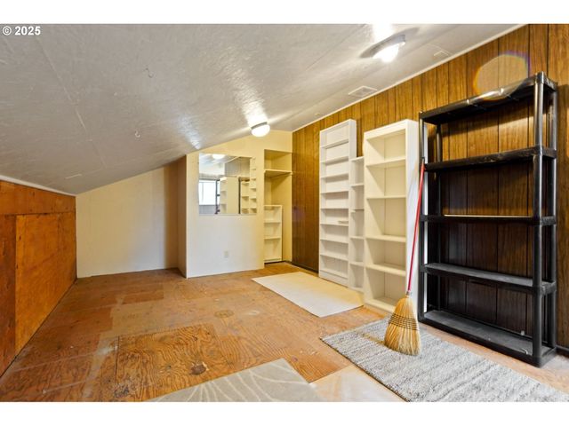 6679 HUNTINGTON Cir Se, Salem, OR 97306