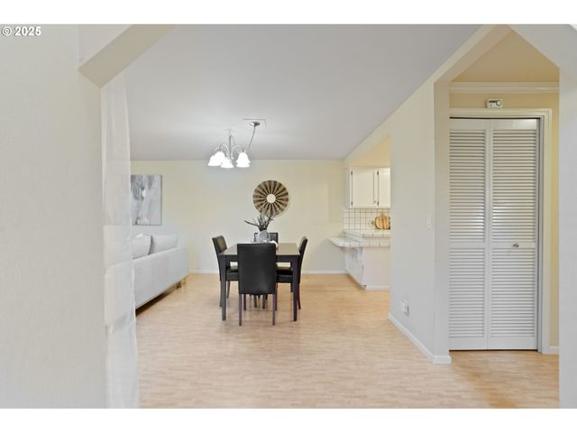 6679 HUNTINGTON Cir Se, Salem, OR 97306