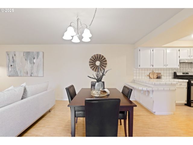 6679 HUNTINGTON Cir Se, Salem, OR 97306