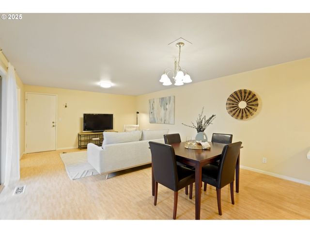 6679 HUNTINGTON Cir Se, Salem, OR 97306