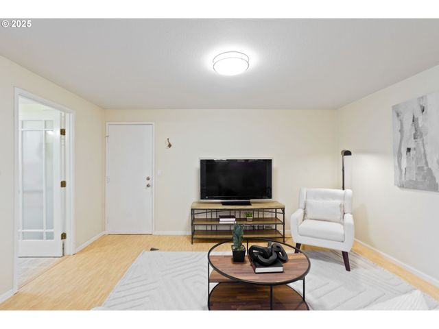 6679 HUNTINGTON Cir Se, Salem, OR 97306