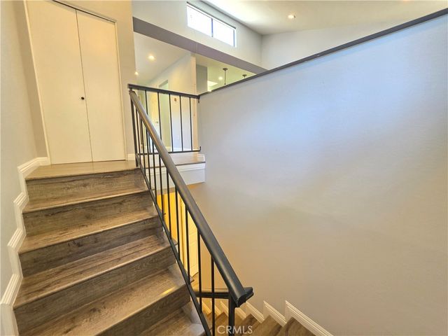 11107 Arminta 22, Los Angeles, CA 91352