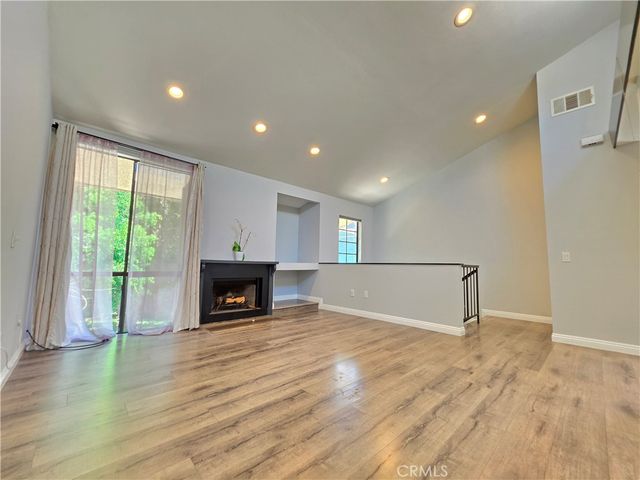 11107 Arminta 22, Los Angeles, CA 91352