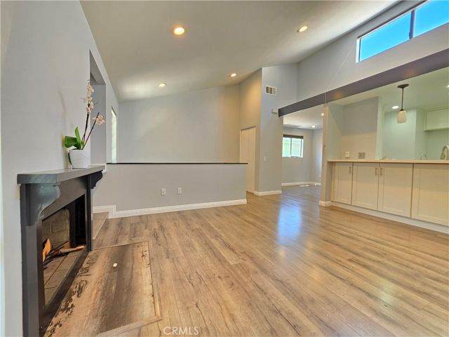 11107 Arminta 22, Los Angeles, CA 91352