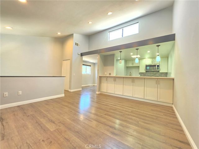 11107 Arminta 22, Los Angeles, CA 91352