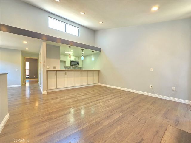 11107 Arminta 22, Los Angeles, CA 91352
