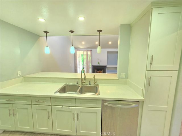 11107 Arminta 22, Los Angeles, CA 91352