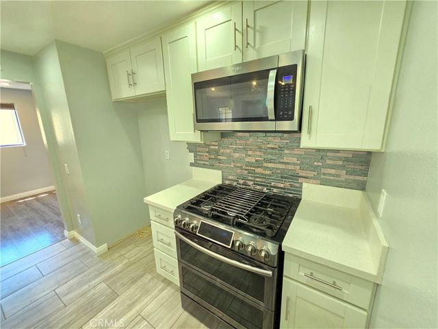 11107 Arminta 22, Los Angeles, CA 91352