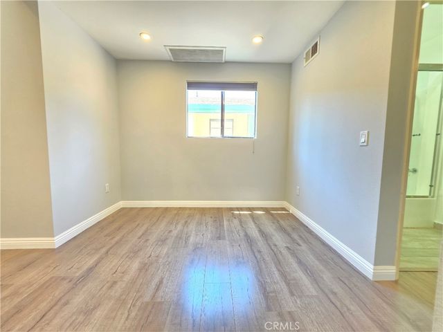 11107 Arminta 22, Los Angeles, CA 91352