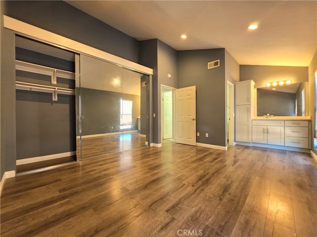 11107 Arminta 22, Los Angeles, CA 91352