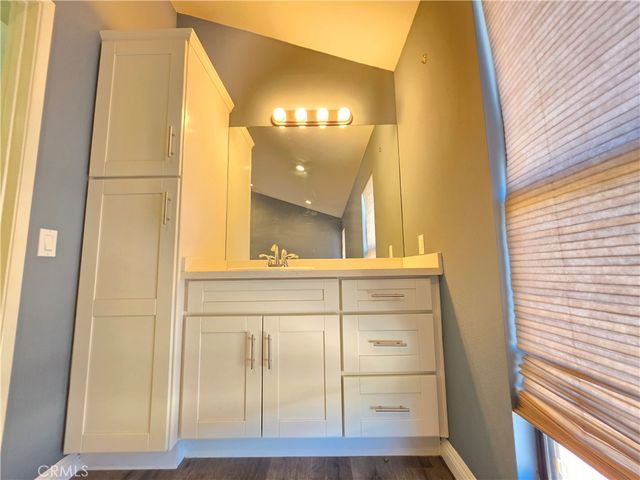 11107 Arminta 22, Los Angeles, CA 91352