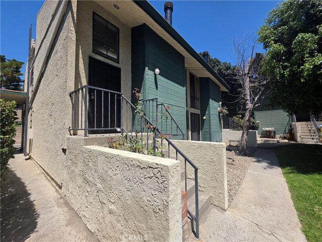 11107 Arminta 22, Los Angeles, CA 91352