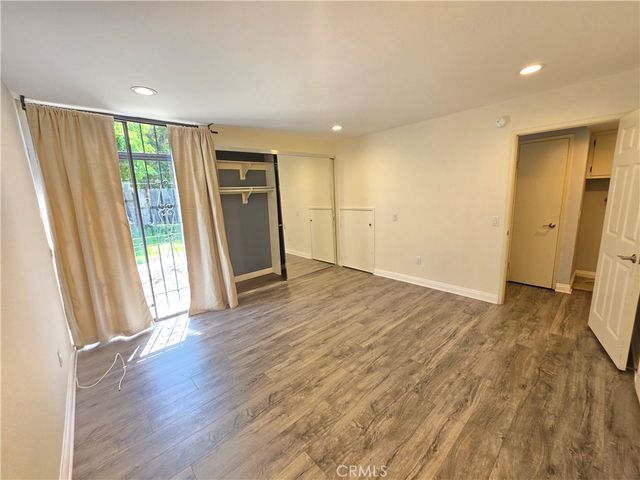 11107 Arminta 22, Los Angeles, CA 91352