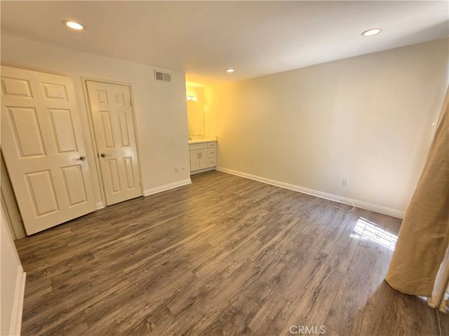 11107 Arminta 22, Los Angeles, CA 91352