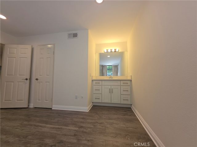 11107 Arminta 22, Los Angeles, CA 91352