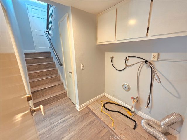 11107 Arminta 22, Los Angeles, CA 91352