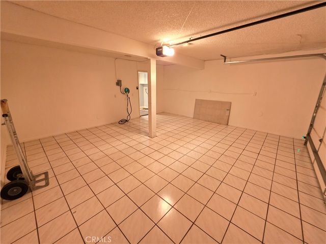 11107 Arminta 22, Los Angeles, CA 91352