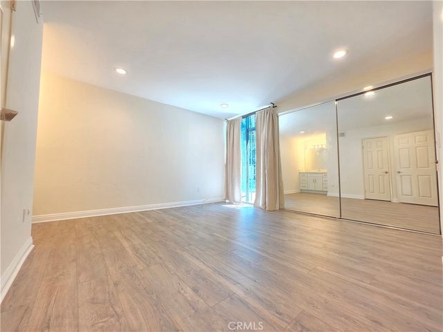 11107 Arminta 22, Los Angeles, CA 91352