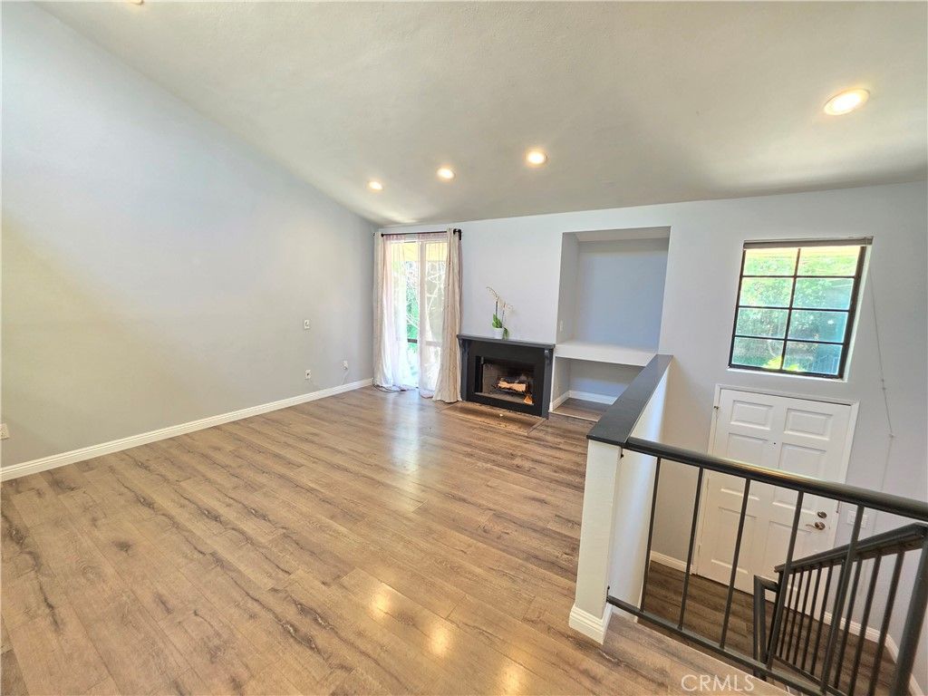 11107 Arminta 22, Los Angeles, CA 91352