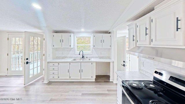 410 Pond View Circle, Hampstead, NC 28443