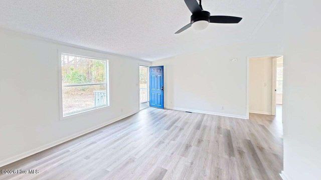 410 Pond View Circle, Hampstead, NC 28443