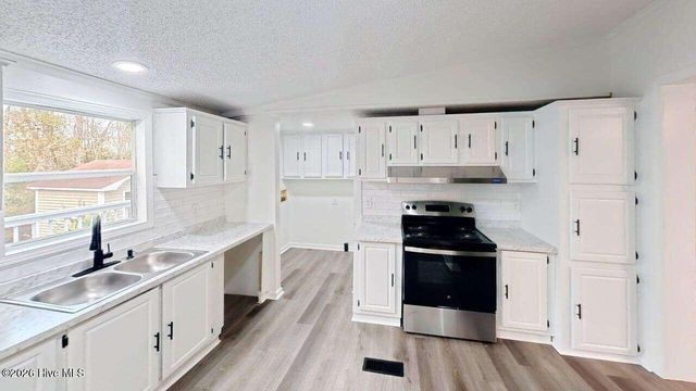 410 Pond View Circle, Hampstead, NC 28443