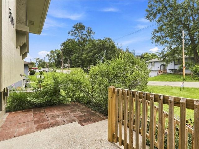 3704 N Woodland Avenue, Kansas City, MO 64116