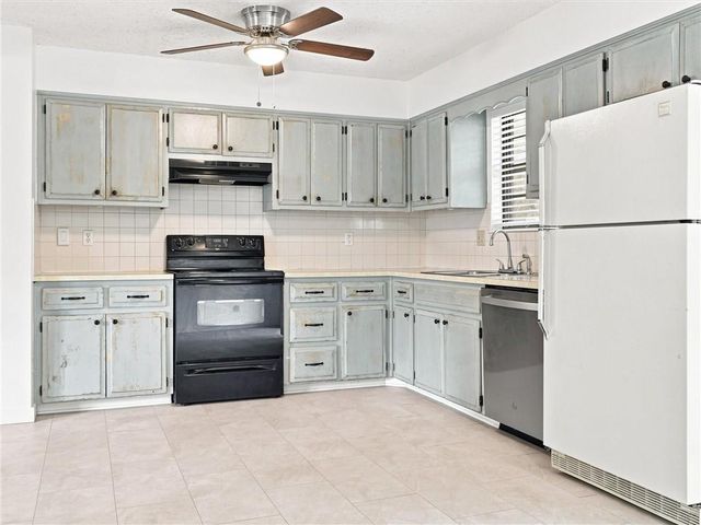3704 N Woodland Avenue, Kansas City, MO 64116