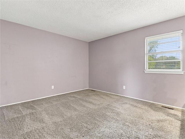 3704 N Woodland Avenue, Kansas City, MO 64116