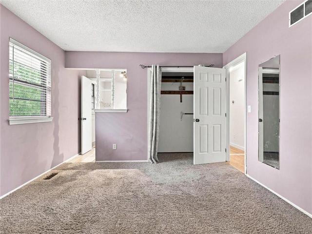3704 N Woodland Avenue, Kansas City, MO 64116