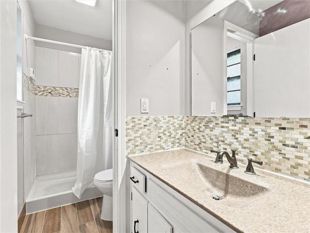 3704 N Woodland Avenue, Kansas City, MO 64116