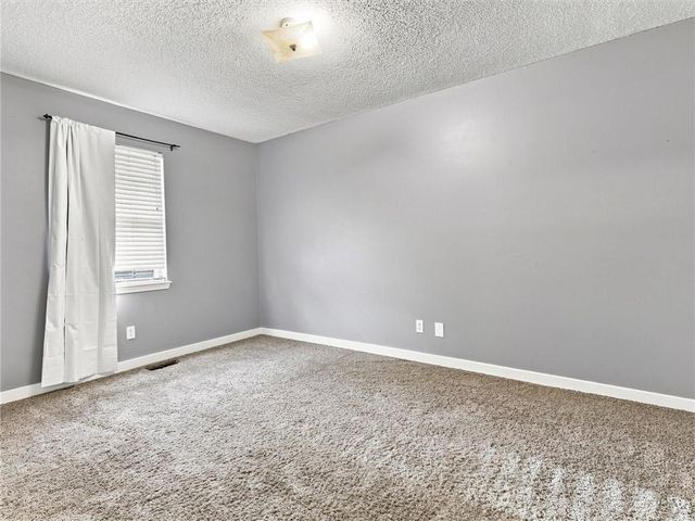 3704 N Woodland Avenue, Kansas City, MO 64116