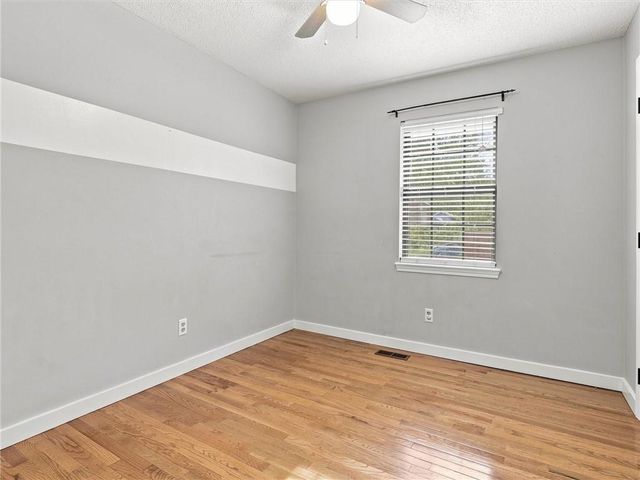 3704 N Woodland Avenue, Kansas City, MO 64116