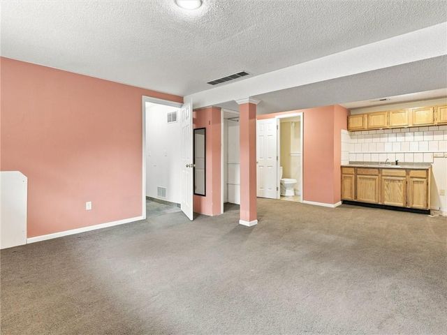 3704 N Woodland Avenue, Kansas City, MO 64116