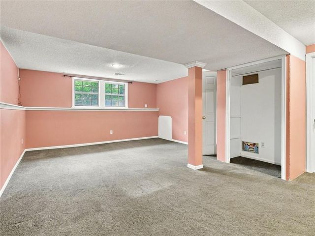 3704 N Woodland Avenue, Kansas City, MO 64116