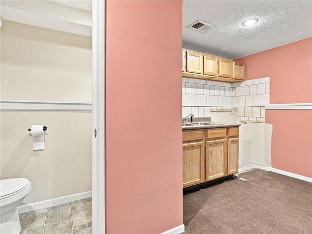 3704 N Woodland Avenue, Kansas City, MO 64116