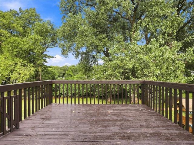 3704 N Woodland Avenue, Kansas City, MO 64116