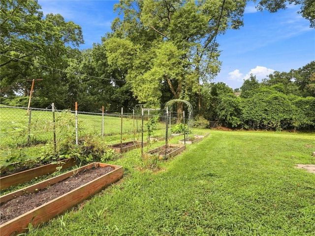 3704 N Woodland Avenue, Kansas City, MO 64116