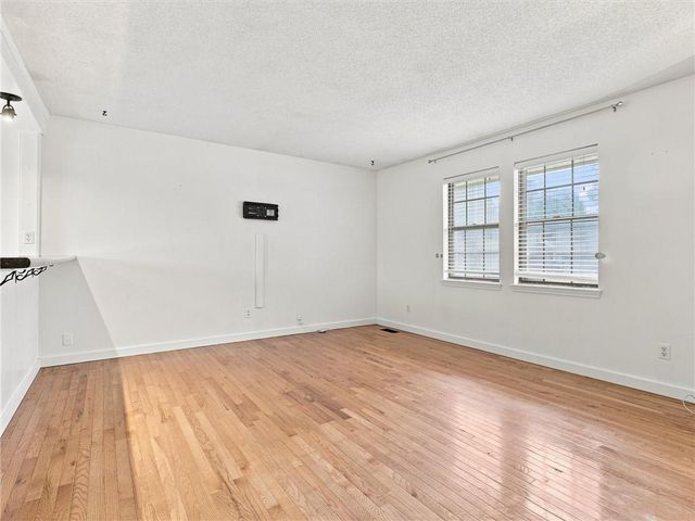 3704 N Woodland Avenue, Kansas City, MO 64116