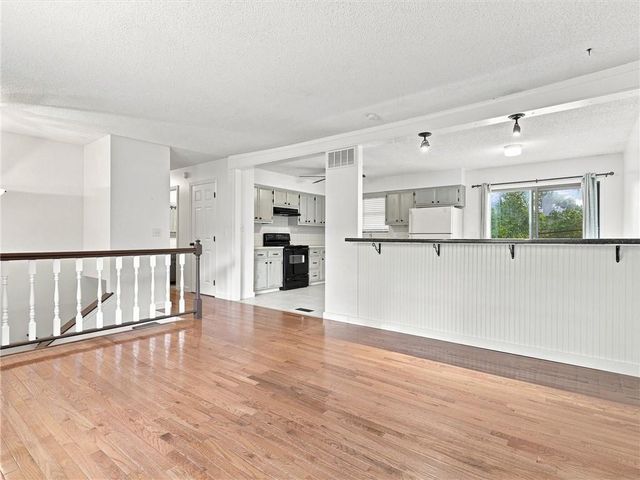 3704 N Woodland Avenue, Kansas City, MO 64116