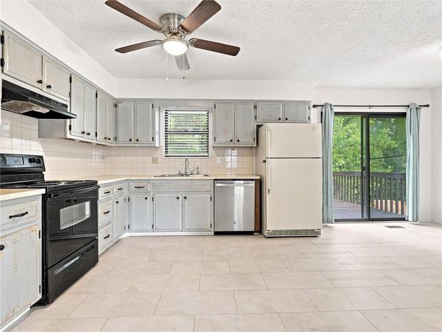 3704 N Woodland Avenue, Kansas City, MO 64116