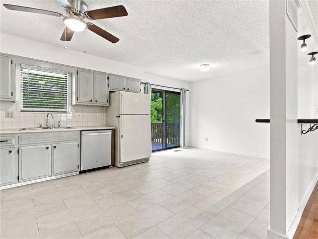 3704 N Woodland Avenue, Kansas City, MO 64116