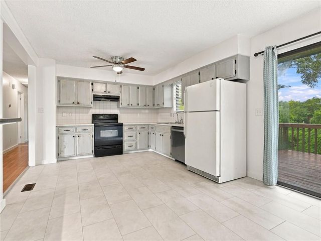 3704 N Woodland Avenue, Kansas City, MO 64116