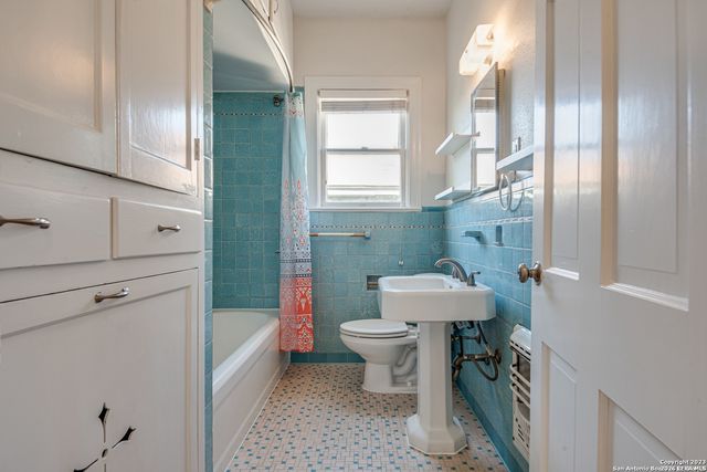 251 E Rosewood Ave Unit 2, San Antonio, TX 78212