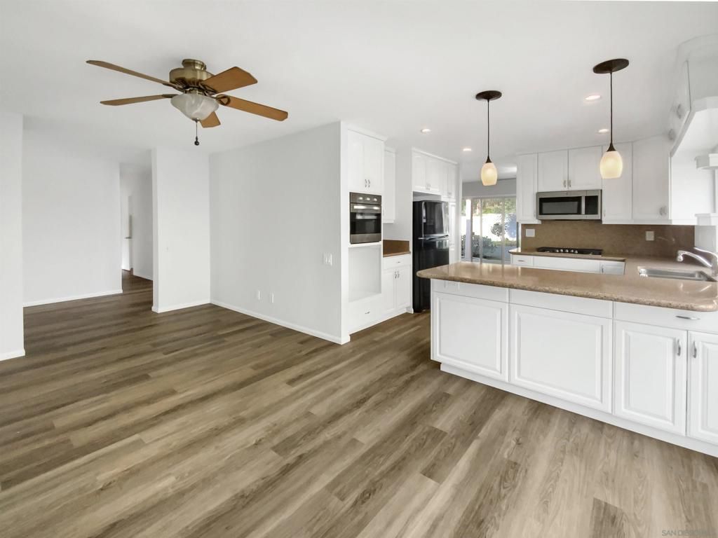 Image 11 of property listing at 11002 Promesa Dr, San Diego, CA 92124