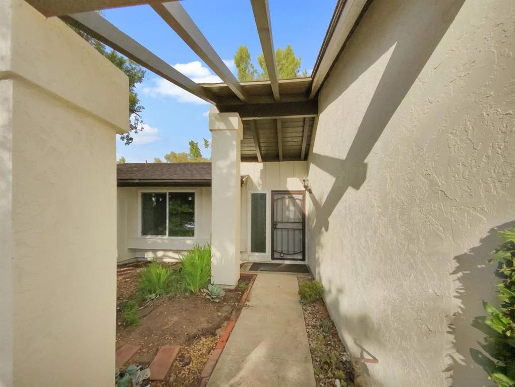 Image 8 of property listing at 11002 Promesa Dr, San Diego, CA 92124