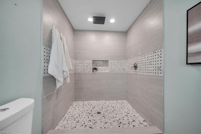 443 Pinewood DR, Virginia Beach, VA 23451