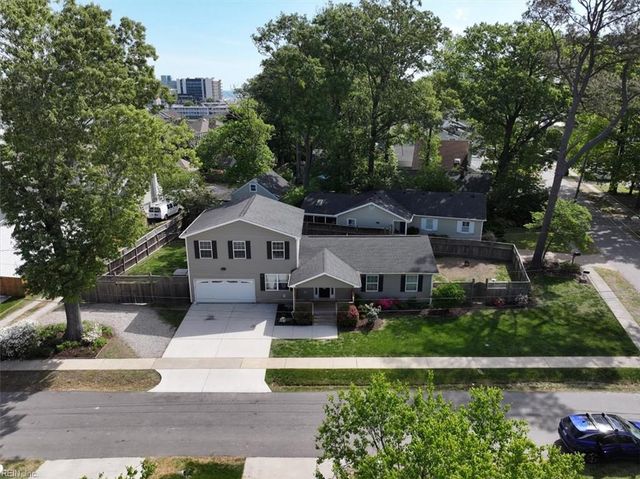 443 Pinewood DR, Virginia Beach, VA 23451